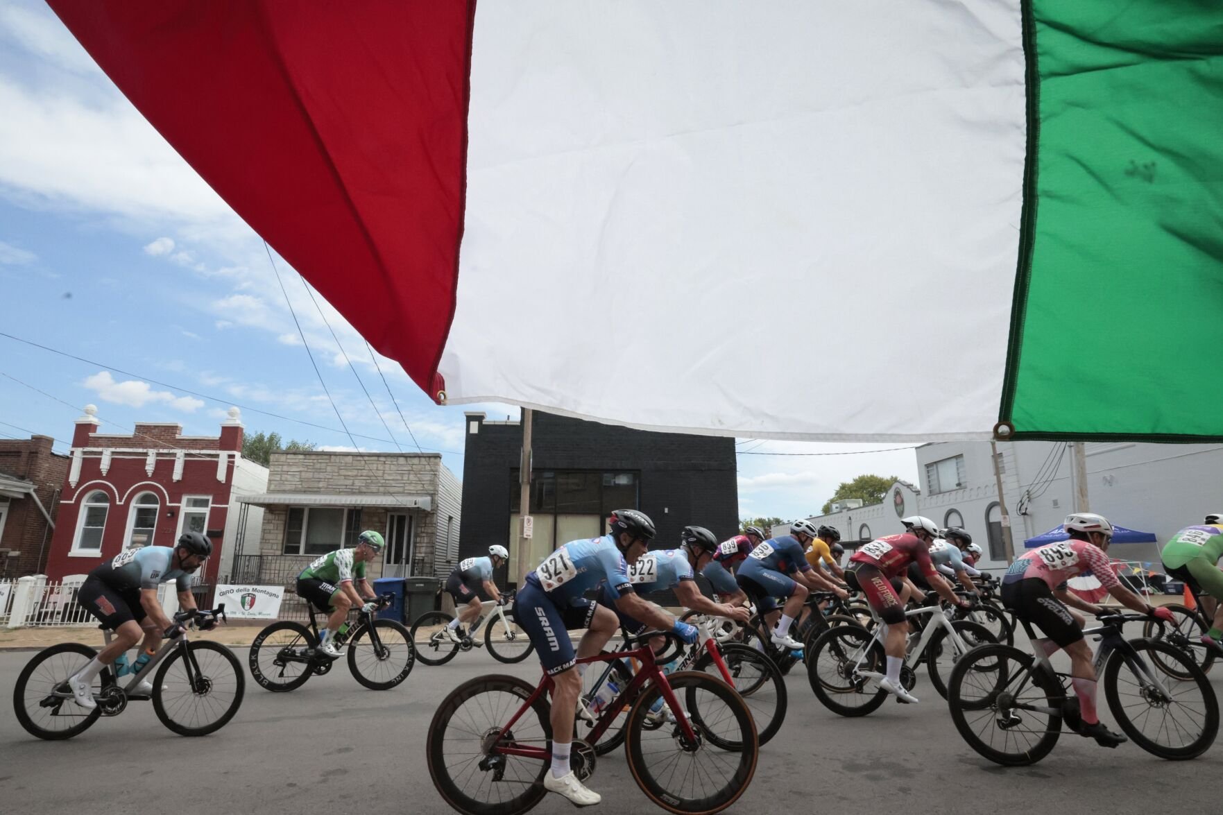 Giro Della Montagna rolls Gateway Cup through the Hill